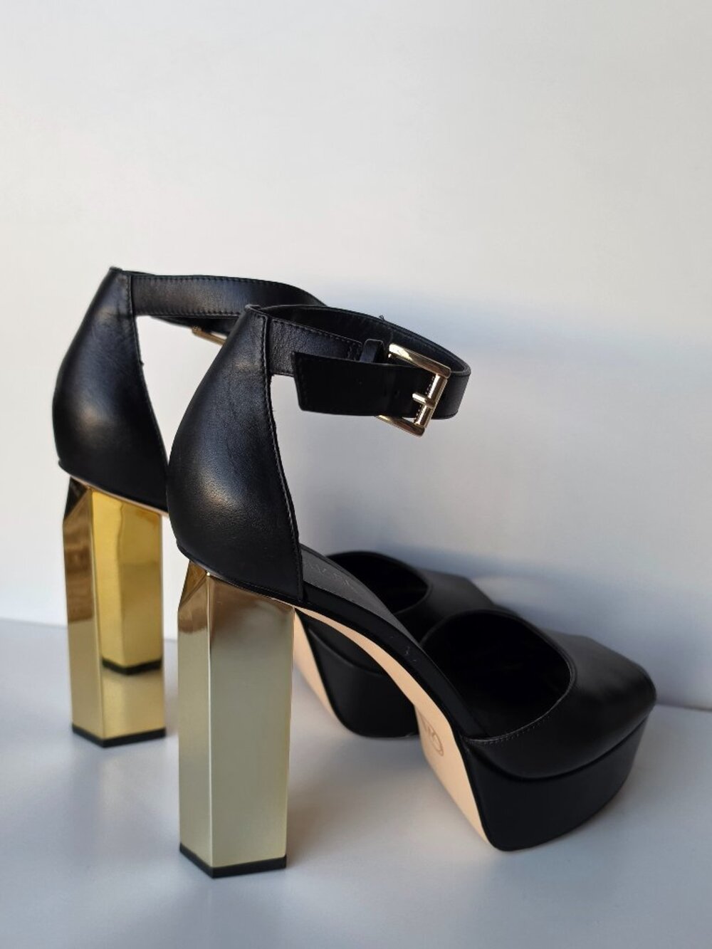 Michael Kors Petra Platform leather Black & Gold Sandal - Picture 4 of 11